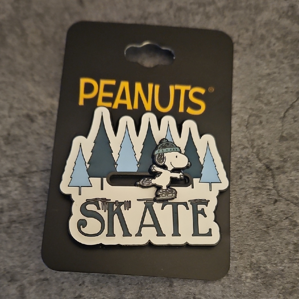 Peanuts Moving Snoopy Skate Pin